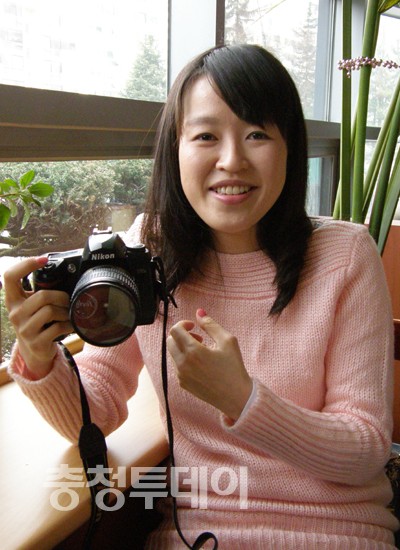 최미정 씨는 특별한 행사가 있는 날엔 블로그에 올리기 위해 카메라 '니콘 70-S'를 들고다니며 찍는다.