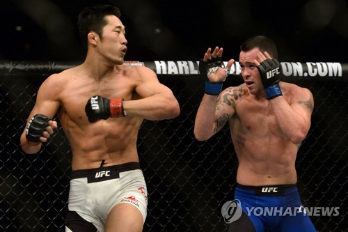 ▲ 김동현(왼쪽)과 콜비 코빙턴의 UFC 웰터급 경기. [AFP=연합뉴스]