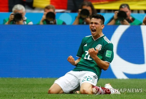 ▲ 독일을 상대로 골을 넣고 기뻐하는 멕시코의 이르빙 로사노.(로이터=연합뉴스)