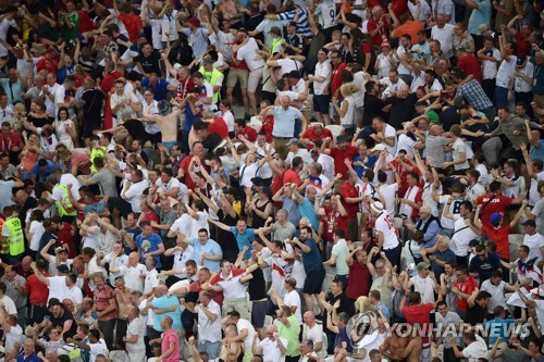 ▲ 잉글랜드 서포터스들의 응원 장면.(AFP=연합뉴스)