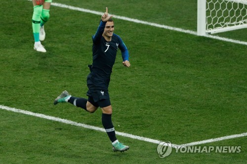 ▲ 프랑스의 앙투안 그리에즈만이 2-1을 만드는 페널티킥 골을 성공시킨 후 골 세리머니를 하고 있다. [AFP=연합뉴스]