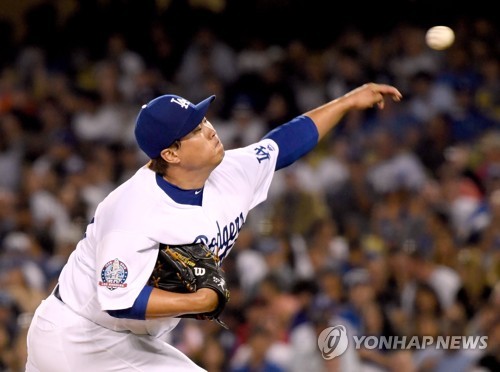▲ LOS ANGELES, CA - AUGUST 15: Hyun-Jin Ryu #99 of the Los Angeles Dodgers pitches against the San Francisco Giants during the fourth inning at Dodger Stadium on August 15, 2018 in Los Angeles, California.   Harry How/Getty Images/AFP
== FOR NEWSPAPERS, INTERNET, TELCOS & TELEVISION USE ONLY ==