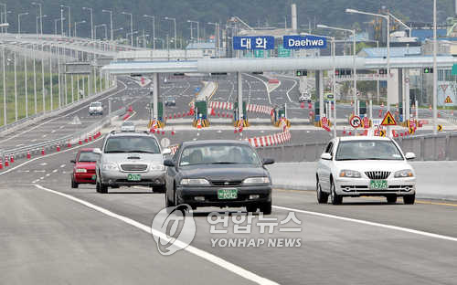 ▲ 2004년 8월 9일 대전시 첫 유료도로로 시범 개통된 대전천변도시고속화도로 [연합뉴스 자료사진]