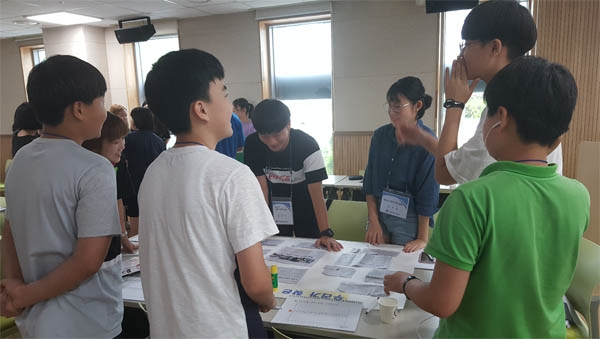 대전 유성구는 관내 중고등학생 160명을 대상으로 오는 24일과 31일 유성구청소년수련관에서 청소년 사회적경제 캠프를 운영한다고 17일 밝혔다. 유성구제공