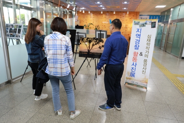 천안서북경찰서가 제74주년 경찰의 날을 맞아 오는 25일까지 경찰서 로비에서 첫 번째 지역경찰 활동 사진전을 개최한다. 천안서북서 제공.
