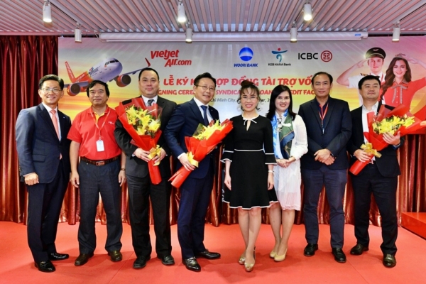 우리금융그룹은 국내 IB그룹과 베트남우리은행, 베트남 IB데스크와의 협업을 통해 시중은행 최초로 베트남 민영항공사의 항공기금융 단독 주선을 완료했다고 19일 밝혔다. 우리은행 제공