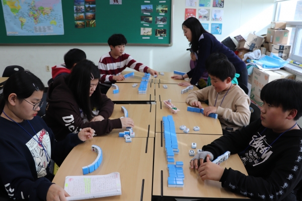 충남도교육청외국어교육원(원장 박정숙)은 19일부터 4일간의 일정으로 초·중학생 중국어 및 일본어 일일캠프를 운영한다. 공주=윤영한 기자