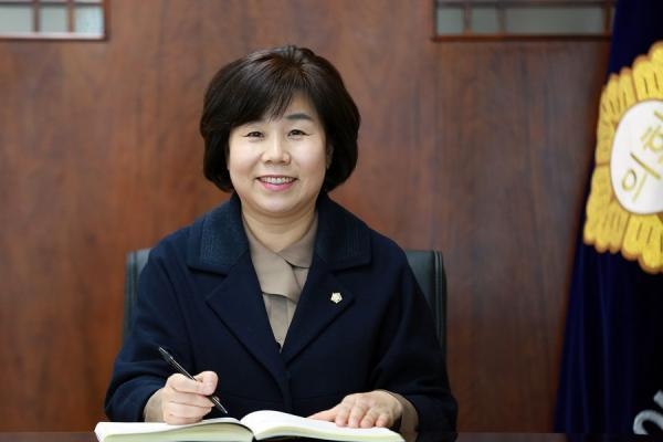 김영애 아산시의회 의장이 2020년 경자(庚子)년 새해 신년사를 통해 시민의 행복지수 높이기 위해 한 차원 높은 의정활동을 하겠다고 밝혔다. 아산시의회 제공