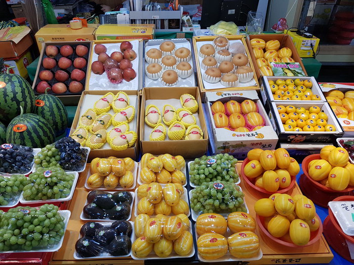 ▲ 대전중앙청과에서 선보이고 있는 과일들.  대전중앙청과 제공