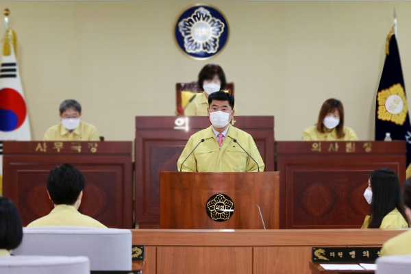 아산시의회 맹의석 의원이 아산형 버스노선 환승시스템에 대해 5분 발언을 하고 있다. 아산시의회 제공