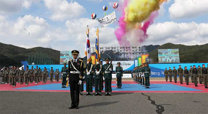 사진 = 지난 2017년도 개쵀됐던 군문화축제 개막식 장면. 계룡시 제공