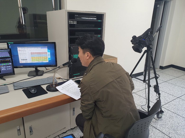 ▲ 대전선유초의 방송으로 하는 온라인 수업 연수 모습.  대전선유초 제공