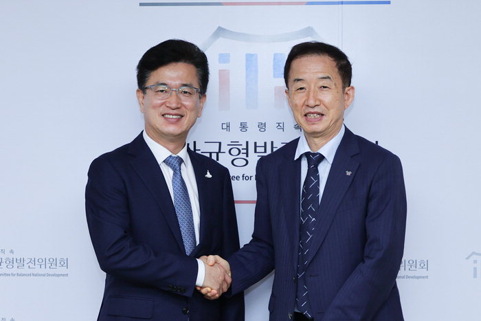 ▲ 김사열 국가균형발전위원장과 만난 모습. 대전시 제공