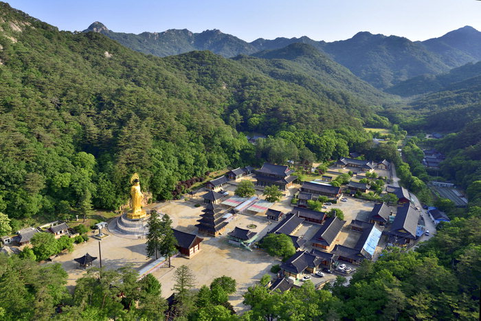 속리산 법주사 (이미지 URL을 넣으세요)