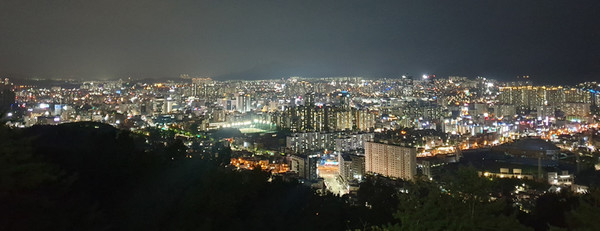 보문산전망대에서 찍은 대전 도심 야경. 사진=송해창 기자