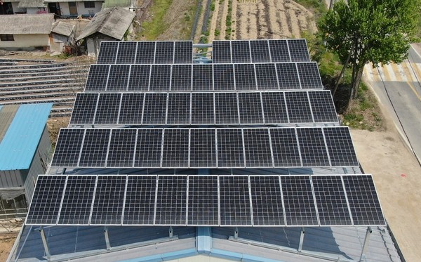 신재생에너지 융·복합지원사업으로 설치된 태양광 설비 모습. 괴산군 제공