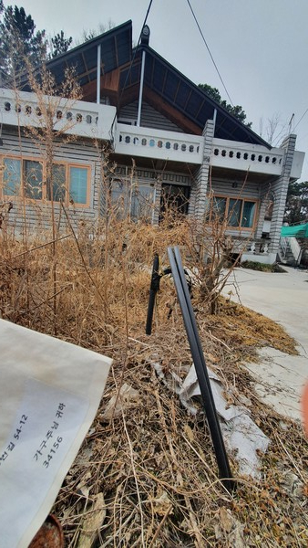 오랜시간 사람의 흔적이 사라진 대전 유성구의 빈집. 멀쩡한 외관과 우편물만 덩그러니 놓여있다. 사진=윤지수 기자 