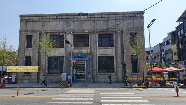 대전의 대표 근대건축물인 조선식산은행 건물. 현재는 안경점으로 이용중이다. 사진=윤지수 기자