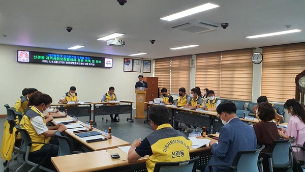 지난 7월8일 신관동 주민센터에서 신관동 지역사회보장협회 회의 및 위원위촉식이 열렸다. 박미향 명예기자
