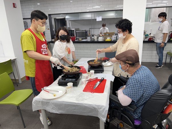 공주시장애인종합복지관은 지난달 28일 ‘장애인 요리경연대회’를 진행했다. 윤봉중 명예기자