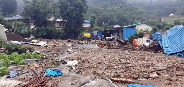 충남 부여에 시간당 110㎜를 넘는 폭우가 쏟아져 피해가 속출했다. 사진=연합뉴스