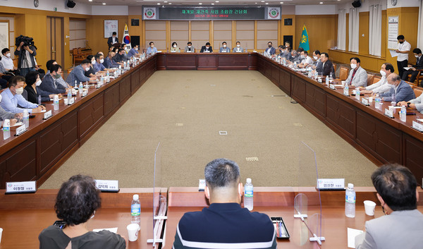 대전는 26일 정비사업의 신속한 추진과 행정절차 간소화 방안 마련을 위해 ‘정비사업 조합장 간담회’를 개최했다. 대전시 제공