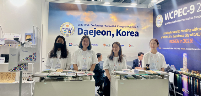 대전관광공사 직원들이 대전 홍보부스를 통해 차기 개최지 대전을 소개하고 있다. 사진=최윤서 기자