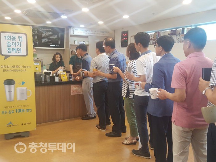 쉬는 시간마다 북적… 학교 매점 ‘추억 속으로’