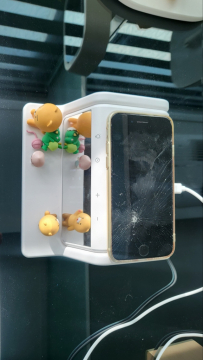 임지안(가명) 씨는 지난해 음주운전 사고로 하늘의 별이 된 딸 김은경(당시 24세) 씨의 휴대 전화를 보며 딸에게 말하듯 혼잣말을 한다. 사진은 김은경 씨의 휴대 전화. 사진=임지안 씨 제공