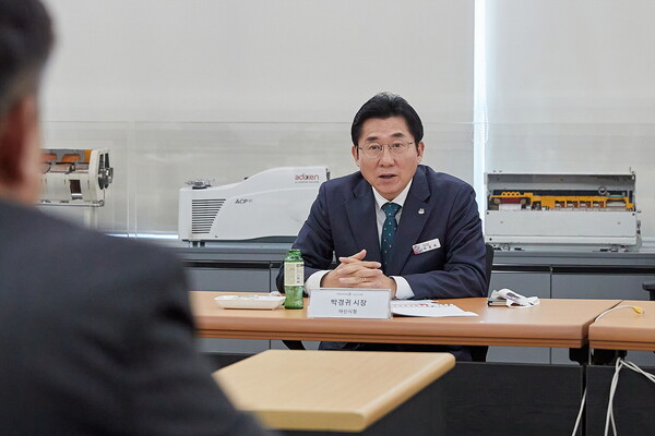 오세현 후보에 대해 허위사실을 공표한 혐의(공직선거법 위반)로 기소된 박경귀 아산시장의 첫 공판이 오는 1월 11일 대전지방법원 천안지원 법정에서 열린다. 아산시 제공