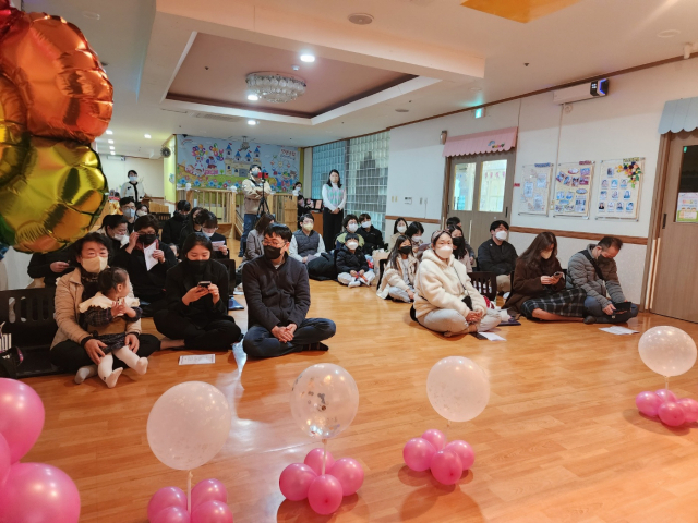 내일에 꿈나무 단양 우리어린이집 어린이 졸업식을 부모님들이 참석한 가운데 성황리에 열렸다. 단양=이상복 기자
