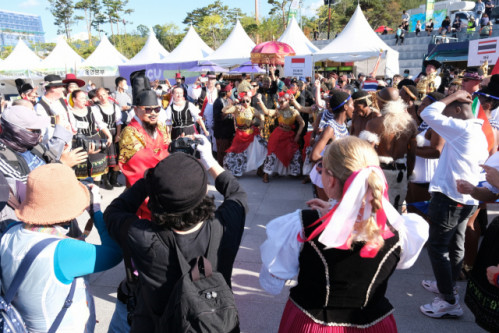 영동난계국악축제 행사 일부인 왕가의 산책 퍼포먼스 장면. 영동군 제공