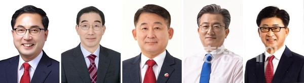 왼쪽부터 박희조 동구청장, 김광신 중구청장, 서철모 서구청장, 정용래 유성구청장, 최충규 대덕구청장. 사진=연합뉴스 제공