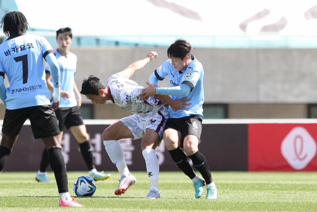 천안시티FC는 8일 오후 천안종합운동장에서 열린 ‘2023 하나원큐 K리그2’ 6라운드 김천상무와의 경기를 0대 2로 패했다. 한국프로축구연맹 제공.