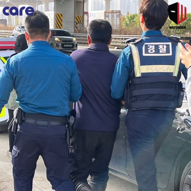 14일 오전 8시40분경 충남 아산 탕정면 소재 개 사육시설에서 주인 A씨를 동물보호법 위반 현행범으로 체포했다. 동물권보호단체 케어와 와치독 제공