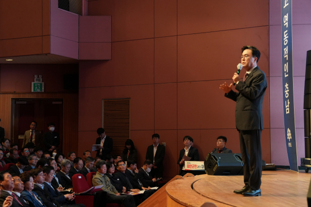 김태흠 충남지사가 2일 태안문화예술회관에서 태아군민과의 대화를 하고 있다. 김중곤 기자