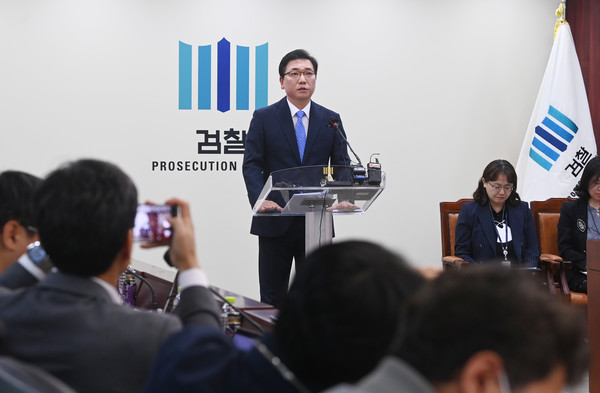 김경수 차장검사가 3일 대전지방검찰청에서 JMS 교주 정명석 성폭행 관련 조력자 등 사건 수사 결과에 대한 브리핑을 하고 있다. 이경찬 기자 chan8536@cctoday.co.kr