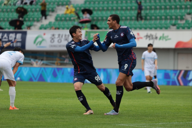 충북청주FC는 6일 오후 청주 종합운동장에서 열린 ‘2023 하나원큐 K리그2’ 12라운드 천안시티FC와의 경기를 2대 1로 승리했다. 한국프로축구연맹 제공.