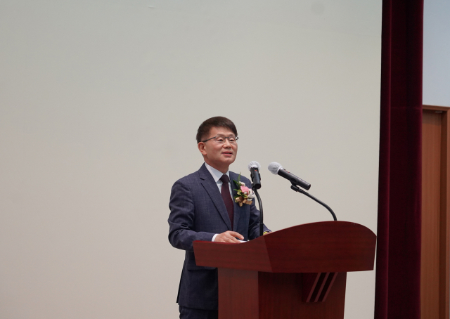 한국기초과학지원연구원(KBSI)은 제13대 원장으로 선임된 양성광 신임 원장이 11일 취임식을 갖고, 공식 업무에 들어갔다. KBSI 제공