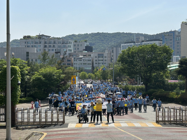 정신재활시설 소망의집과 좋은이웃센터 회원들 100여명이 '2023 함께하는 세상 만들기 WITH 마라톤’ 행사에 참여했다. 대전정신재활시설협회 제공