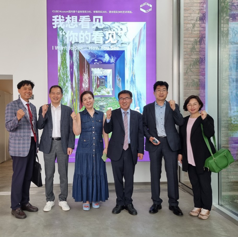 전형식 충남도 정무부지사를 포함한 충남도 방문단이 24일 중국에 입국했다. 충남도 제공.