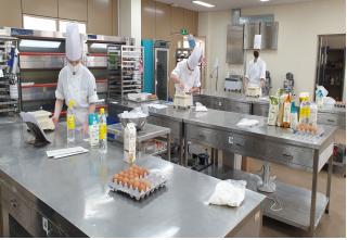 제빵기능반 연습 장면. 세종미래고 제공