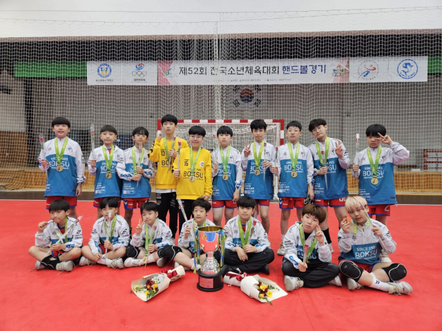 제52회 전국소년체육대회에서 1986년 창단 37년 만에 사상 첫 우승을 거둔 대전복수초등학교 핸드볼팀. 대전시체육회 제공