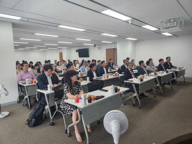 충남도의회 의원 및 직원들이 제1회 의정아카데미 결산심사 및 반부패 청렴교육에 참석했다. 사진=김지현 기자