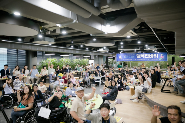 장애인과 비장애인이 함께하는 문화 네트워킹 ‘제1회 행복한바퀴’ 행사가 9일 대전 카이스트 창업원 1층 K-SPACE에서 열렸다. 카이로보틱스 제공