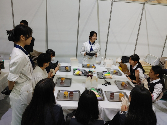 세종장영실고 외식조리과 ‘나만의 컵케이크 만들기’. 사진=강대묵 기자