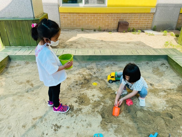 ▲ 생태교육을 받고 있는 대전지역 공립유치원 유아들.