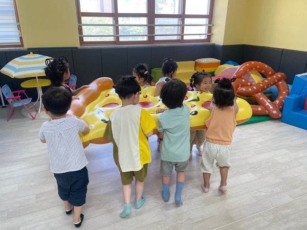 ▲ 특성화 프로그램에 참여한 대전지역 공립유치원 유아들.