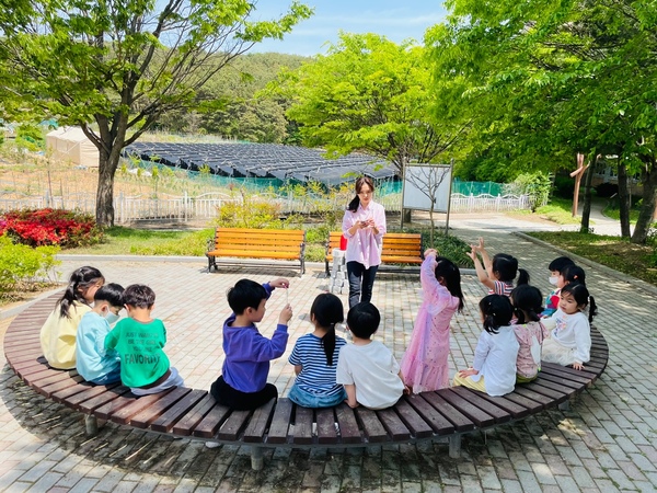 ▲ 문해력교육을 받고 있는 대전지역 공립유치원 유아들.