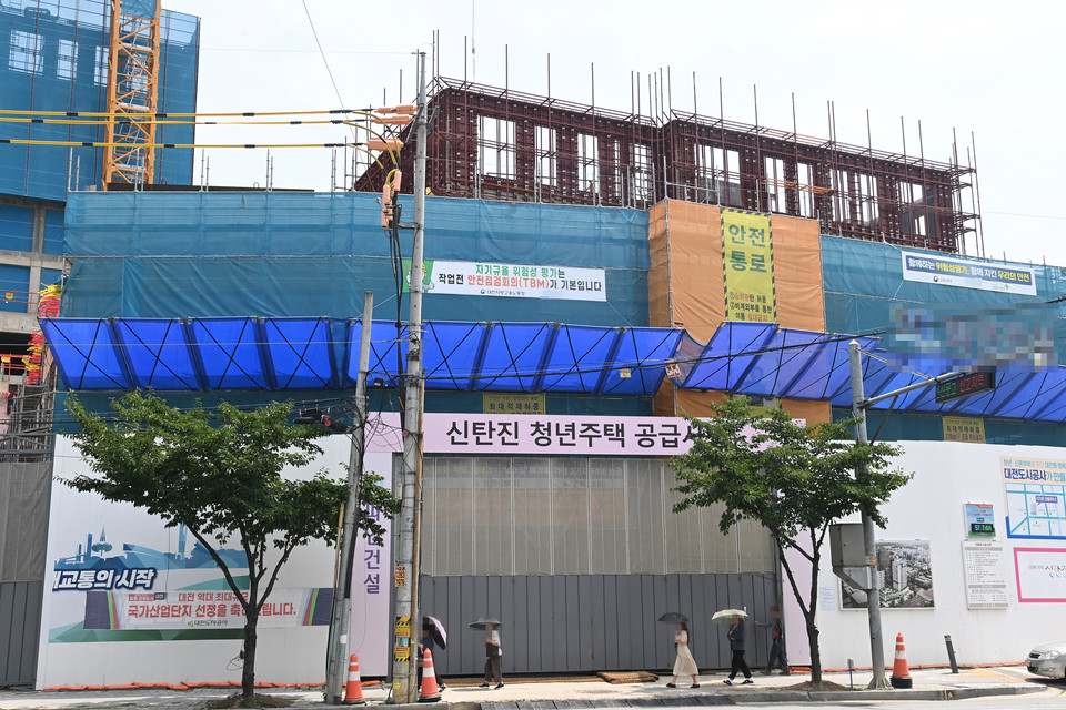 20일 대전 대덕구 신탄진동 공공주택사업 건설현장에서 공사가 진행되고 있다. 이경찬 기자 chan8536@cctoday.co.kr
